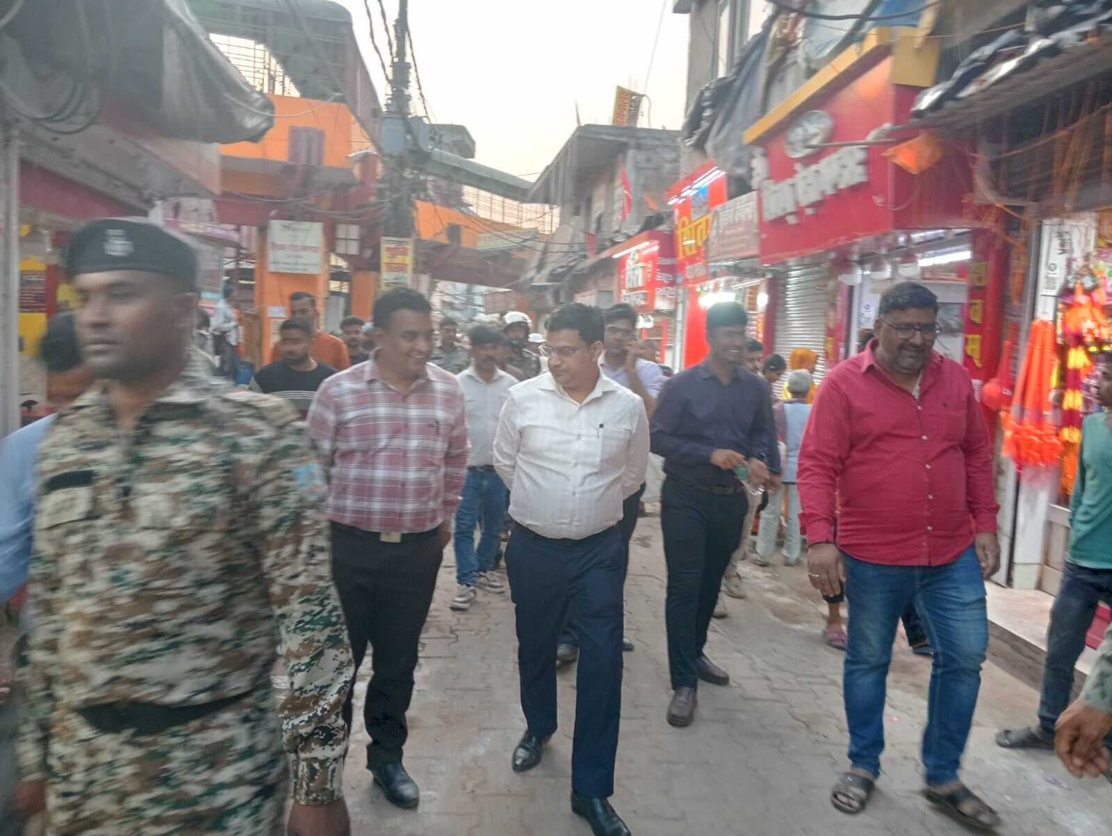 Deoghar news : नगर आयुक्त के नेतृत्व में मंदिर परिसर व आसपास के क्षेत्रों में चलाया अतिक्रमण हटाओ अभियान