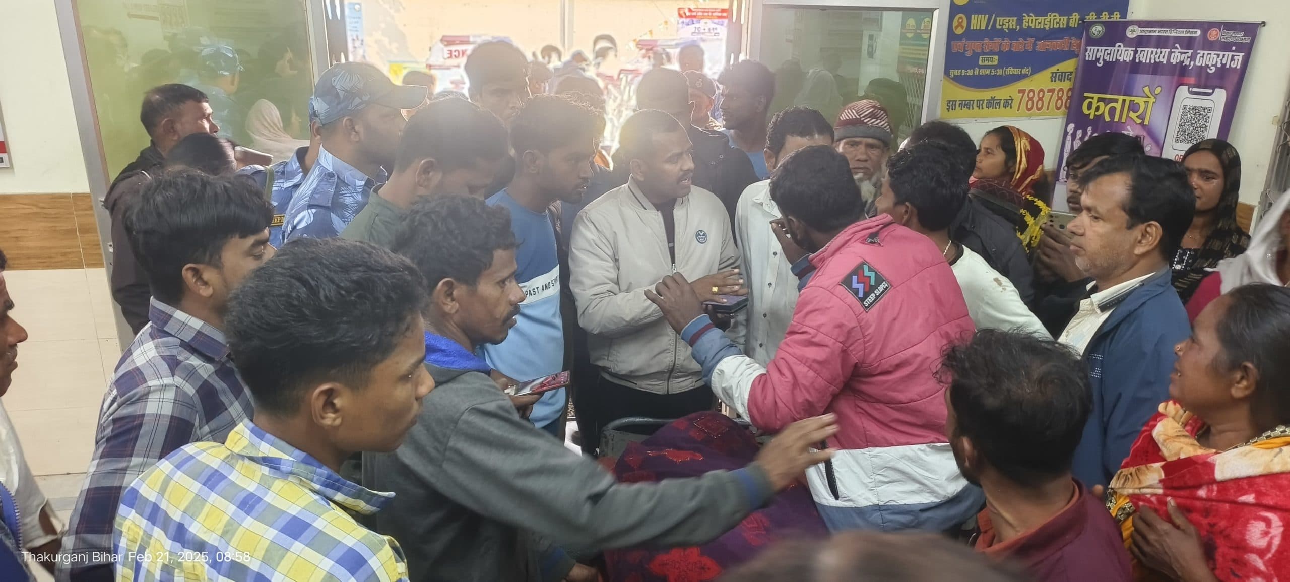 पिकअप वैन की चपेट में आने से बाइक सवार महिला की मौत, दो घायल