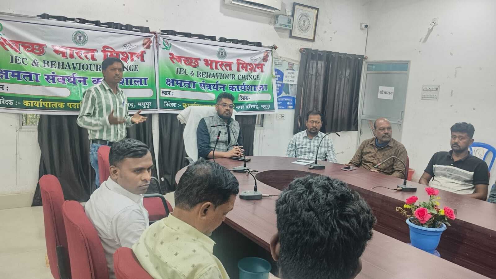 सूखे व गीले कचरे के बेहतर प्रबंधन की दी जानकारी