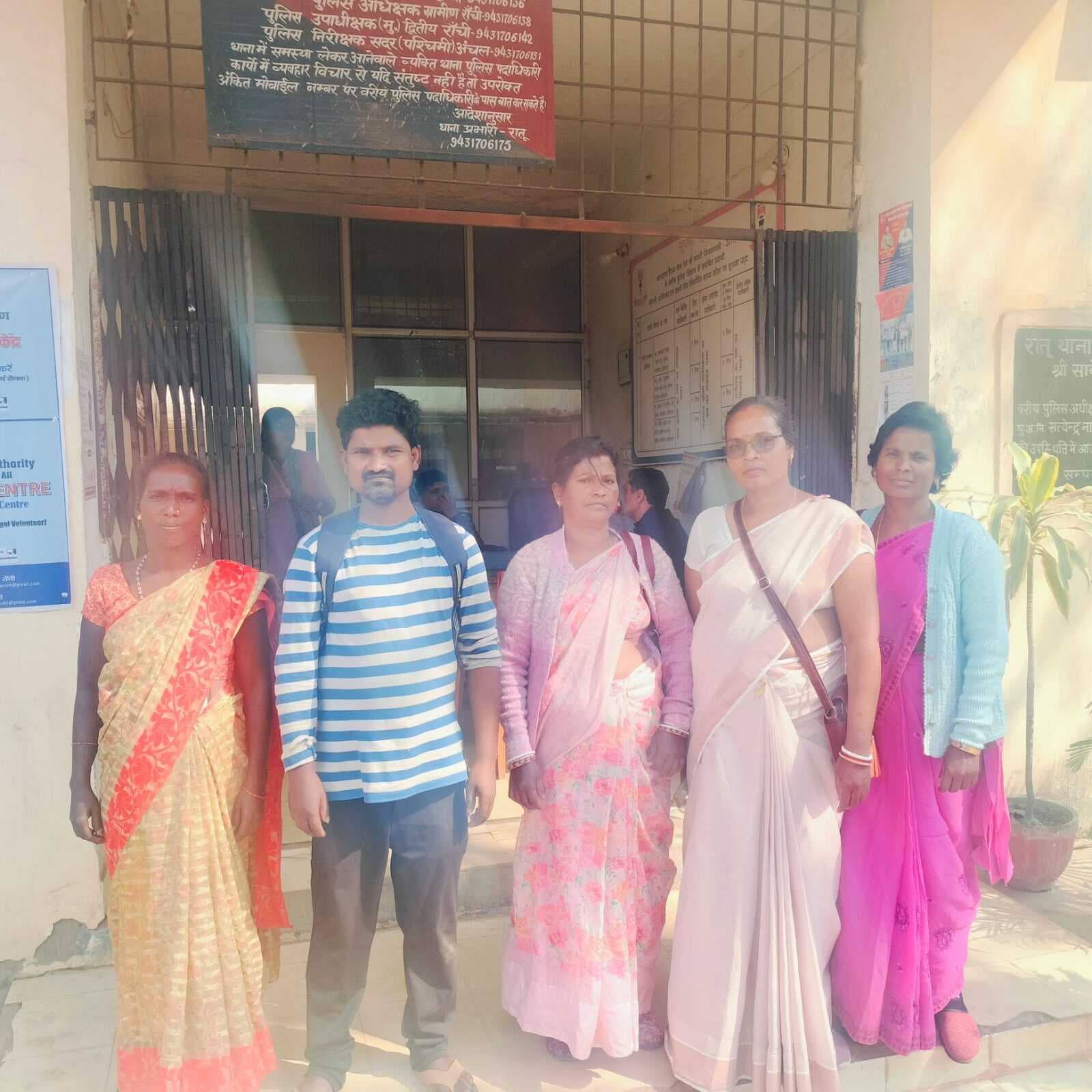 दस वर्षों बाद अपने परिवार से मिला बहादुर