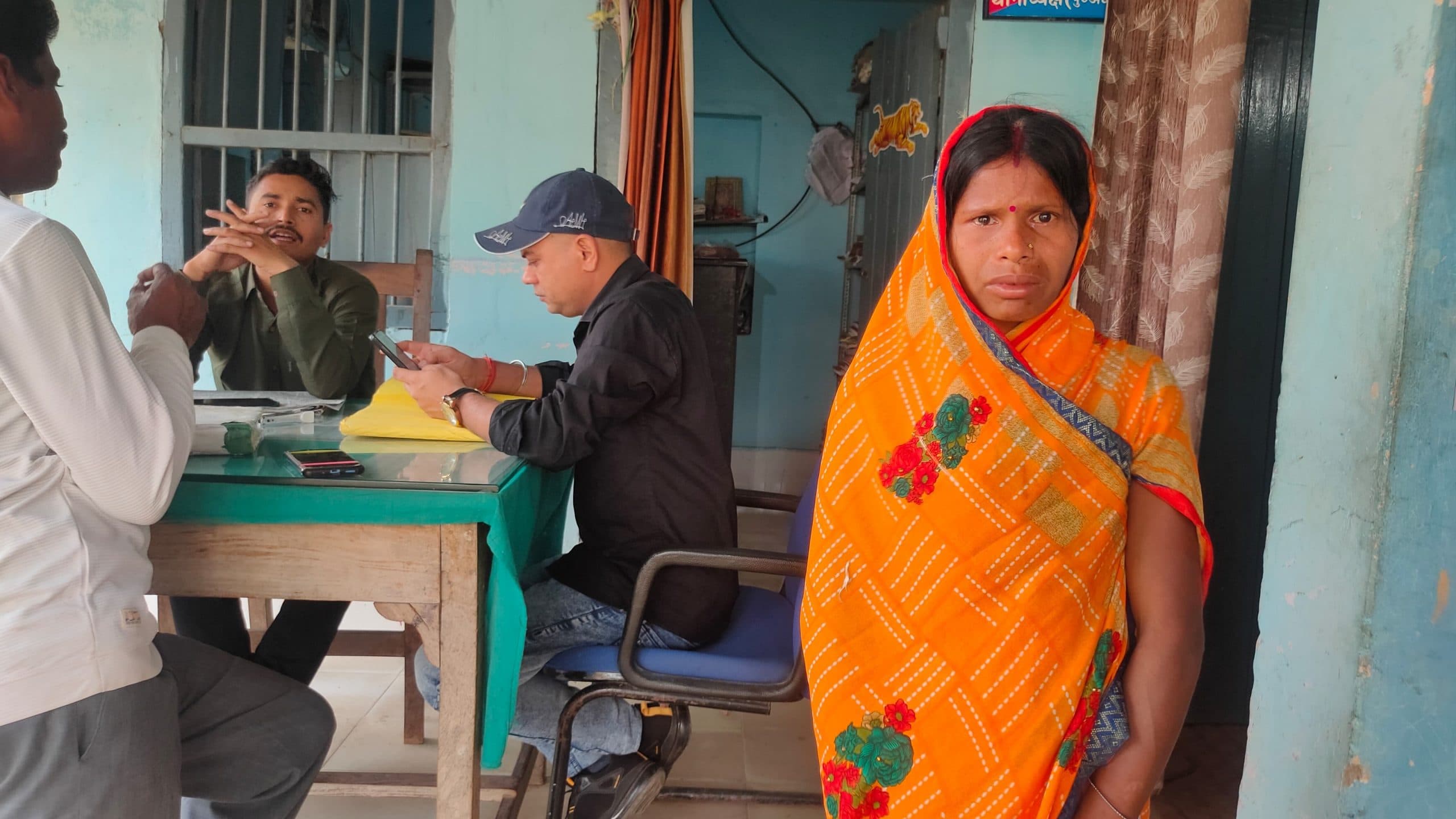 महिला को पति ने मारपीट कर घर से निकाला