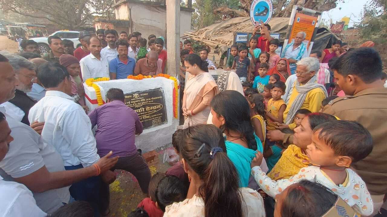 पांच जगहों पर सड़क निर्माण कार्य का हुआ शुभारंभ