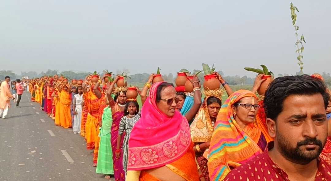 Madhubani News : श्रीमद्भागवत कथा ज्ञान महायज्ञ के अवसर पर निकली शोभायात्रा