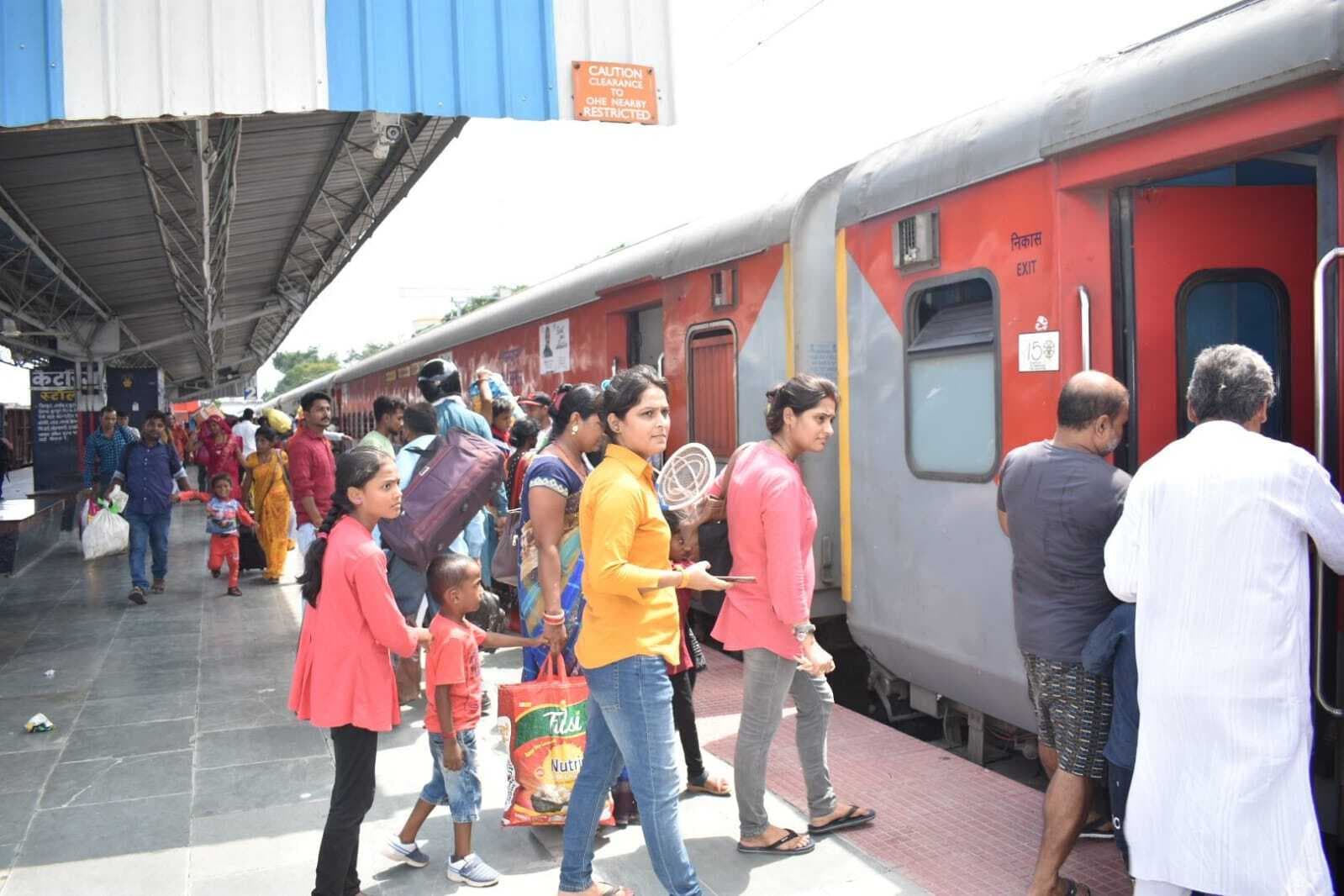 Madhubani News : महाकुंभ स्नान : भीड़ पर नियंत्रण के लिये अब जिला प्रशासन भी मोर्चे पर डटा