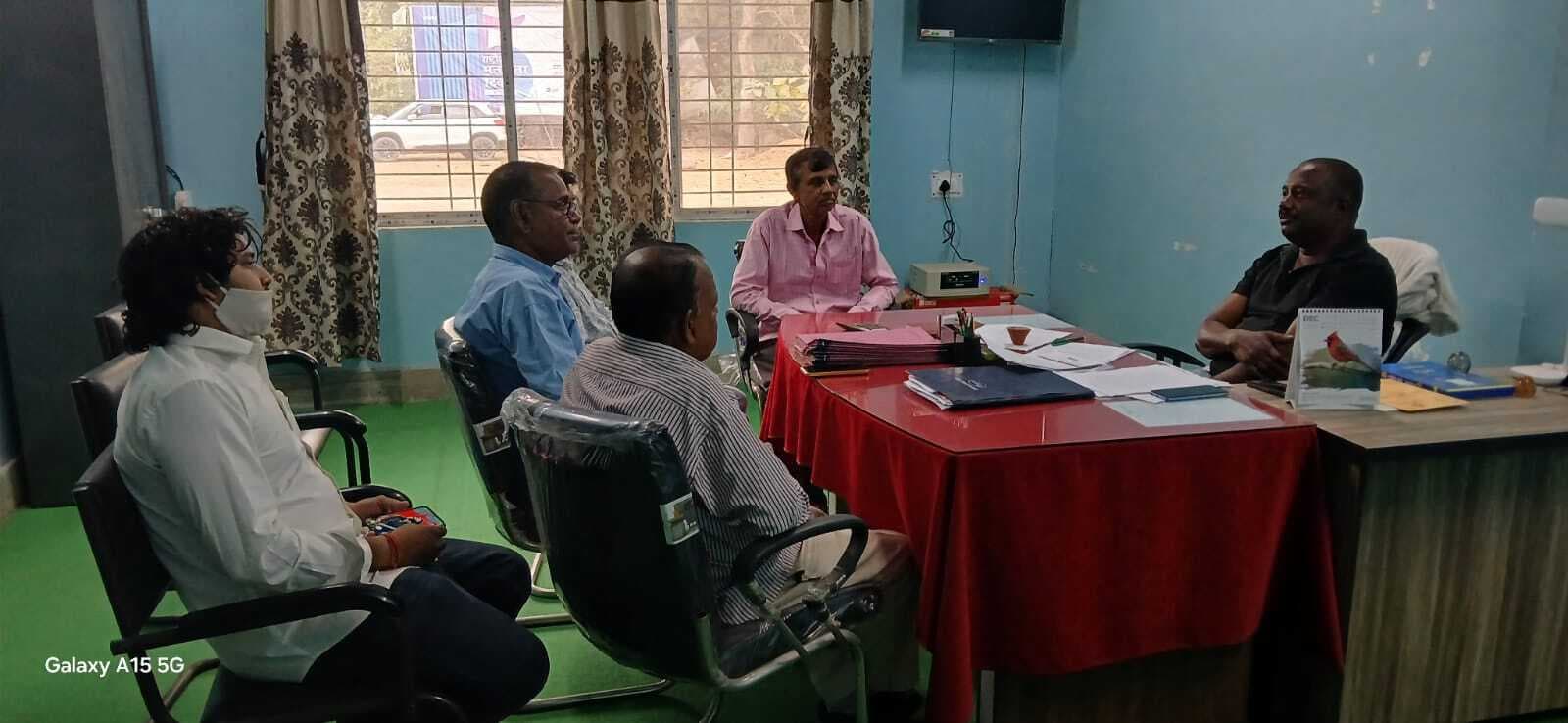 झारखंड बंगाली समिति के प्रतिनिधियों ने सीएम के नाम सीओ को सौंपा ज्ञापन