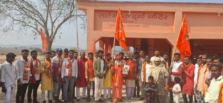 Giridih News : कलश यात्रा के साथ शिव शक्ति महायज्ञ शुरू
