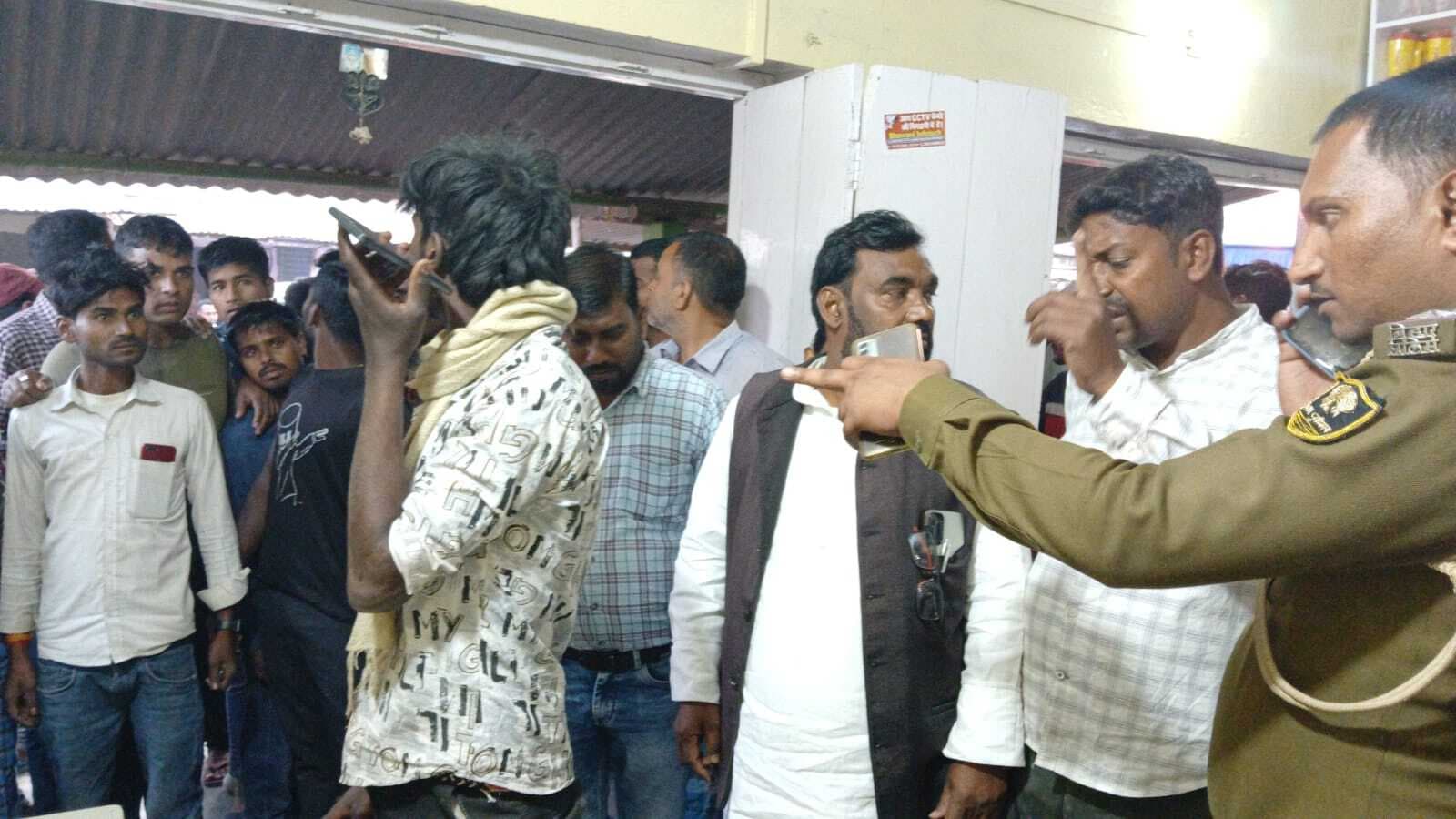 सड़क दुर्घटना में बाइक सवार युवक की मौत, दूसरा जख्मी