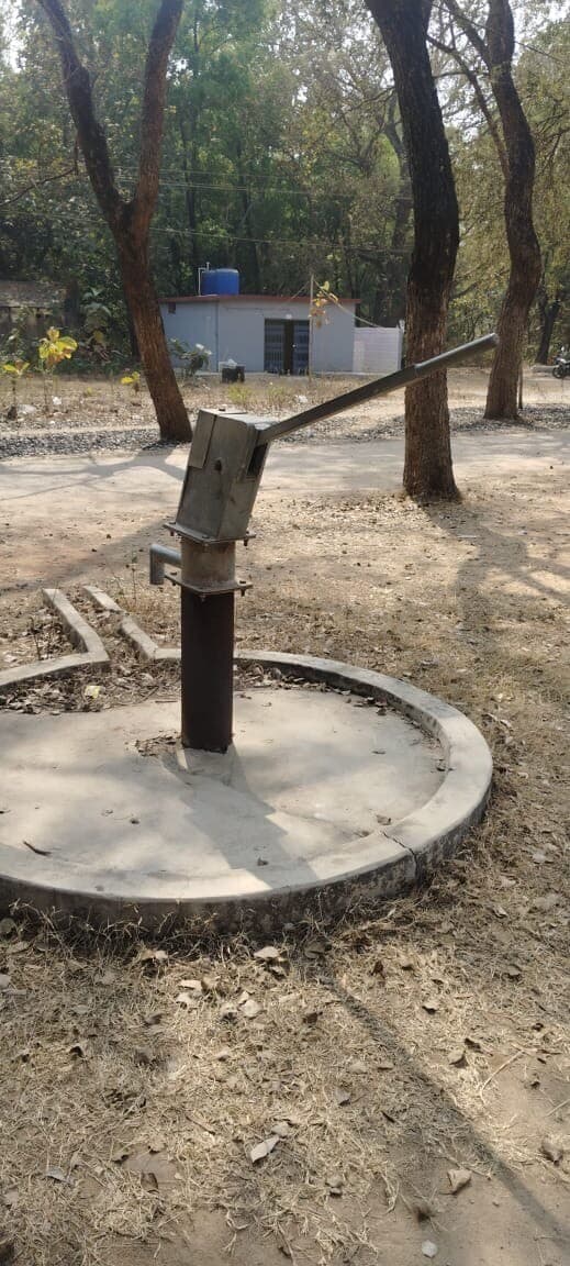 Giridih News : गिरिडीह कॉलेज के तीनों चापाकल खराब, कैसे बुझाएंगे गर्मी में प्यास