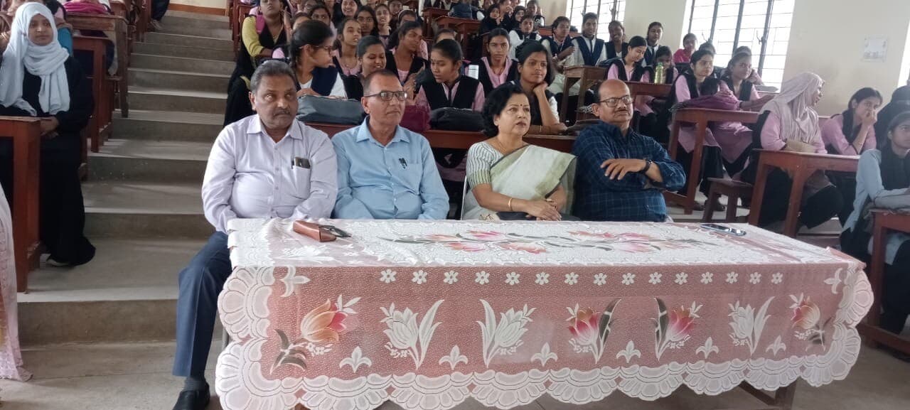 Giridih News : श्री आरके महिला कॉलेज में मनाया गया अंतर्राष्ट्रीय मातृभाषा दिवस