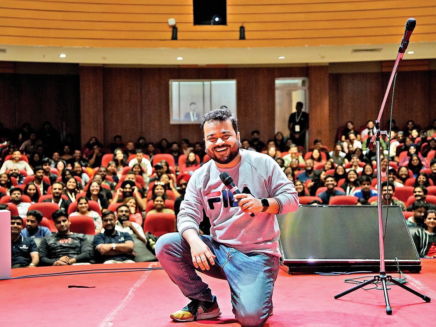 Ranchi News : आइआइएम में यूथ फेस्टिवल शुरू, स्टैंड अप कॉमेडियन ने खूब हंसाया