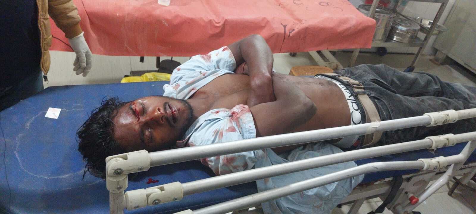 Seraikela News : खड़े ट्रैक्टर से टकरायी स्कूटी, युवक की मौत, चचेरा भाई घायल