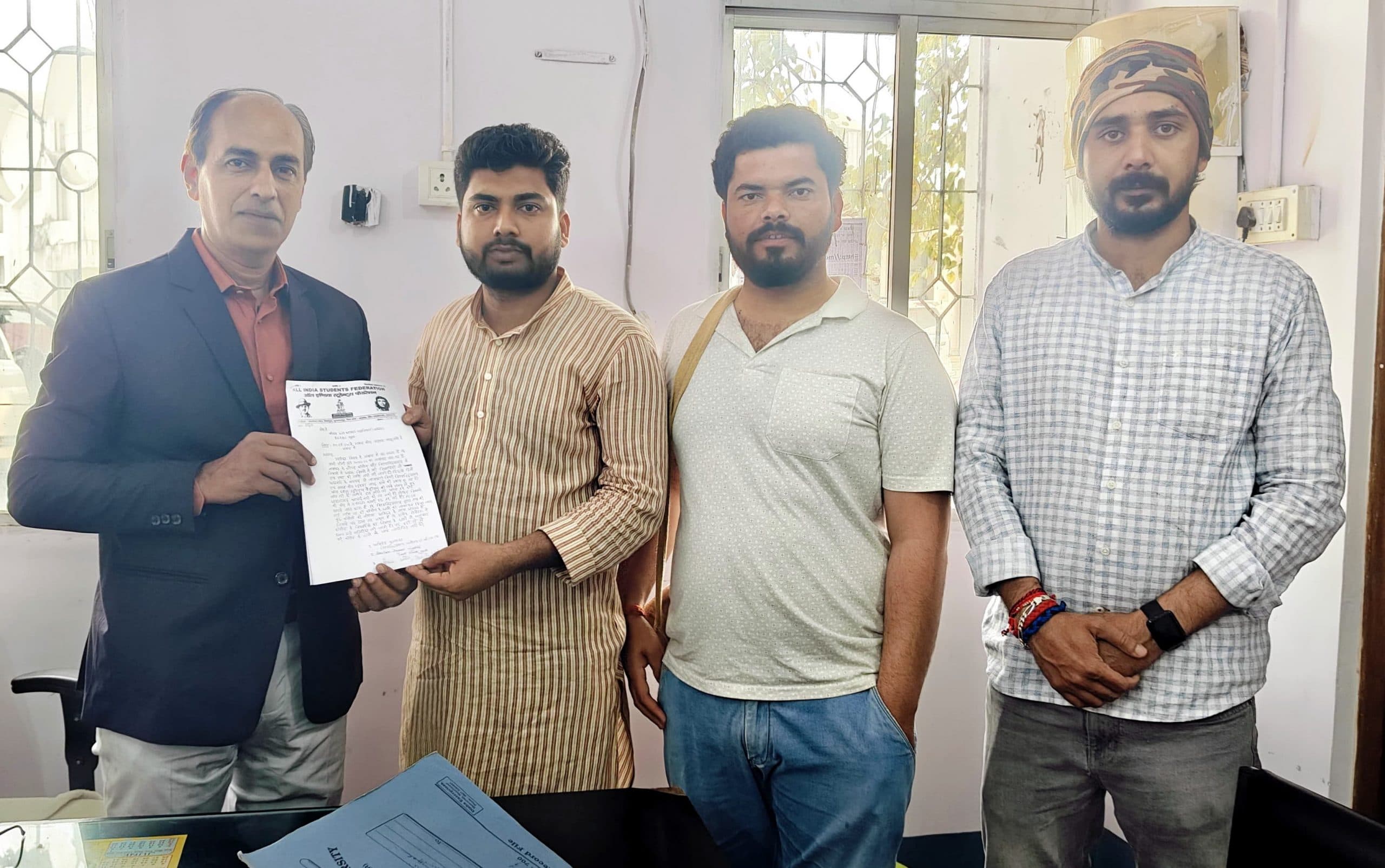 विवि और कॉलेज की फी में अंतर काफी, छात्र कैसे दे पायेंगे