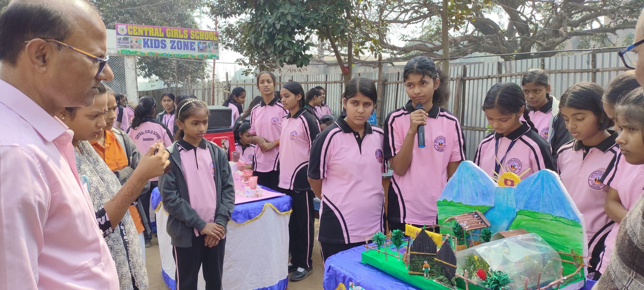 विज्ञान प्रदर्शनी में सेंट्रल गर्ल्स स्कूल के बच्चों ने दिखायी प्रतिभा