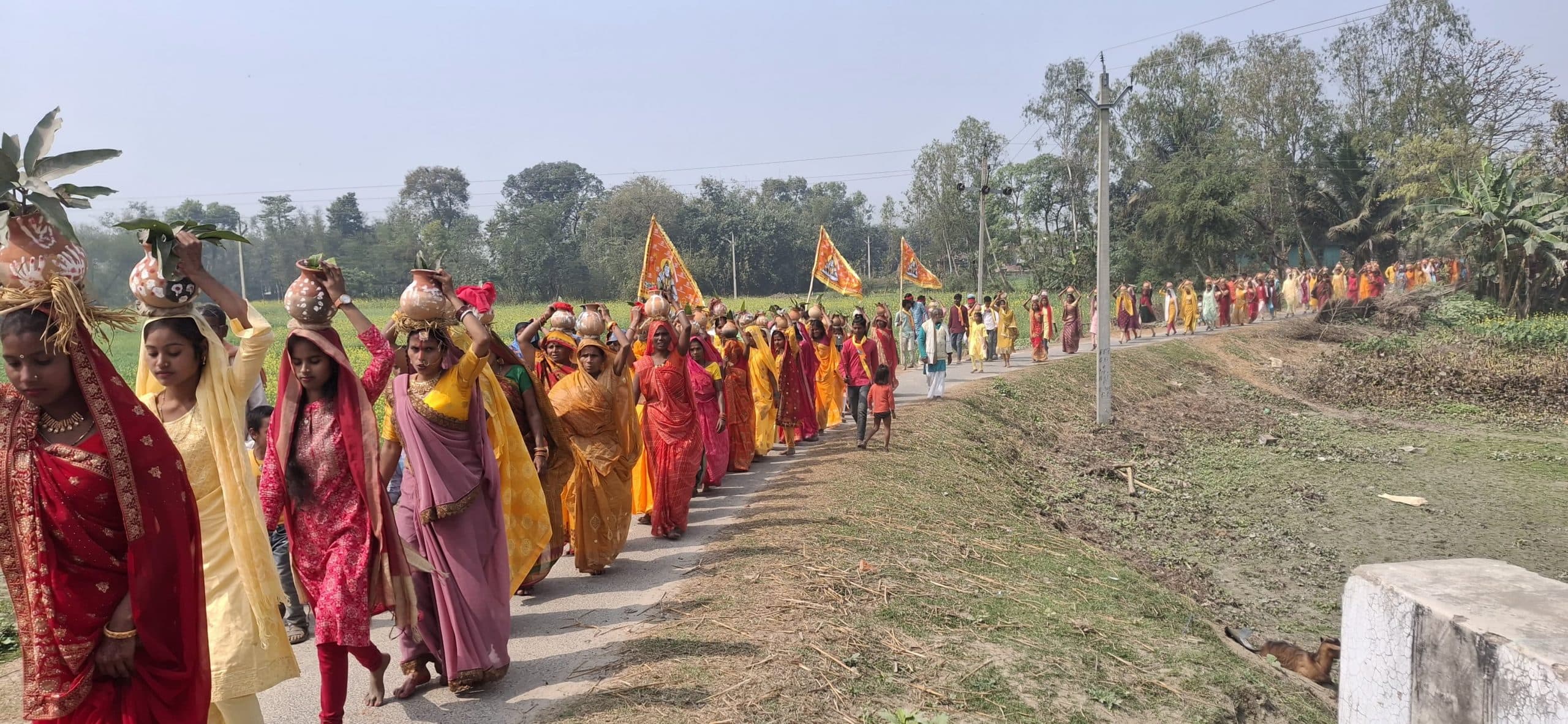 शिवलिंग स्थापना को ले निकली कलश शोभा यात्रा