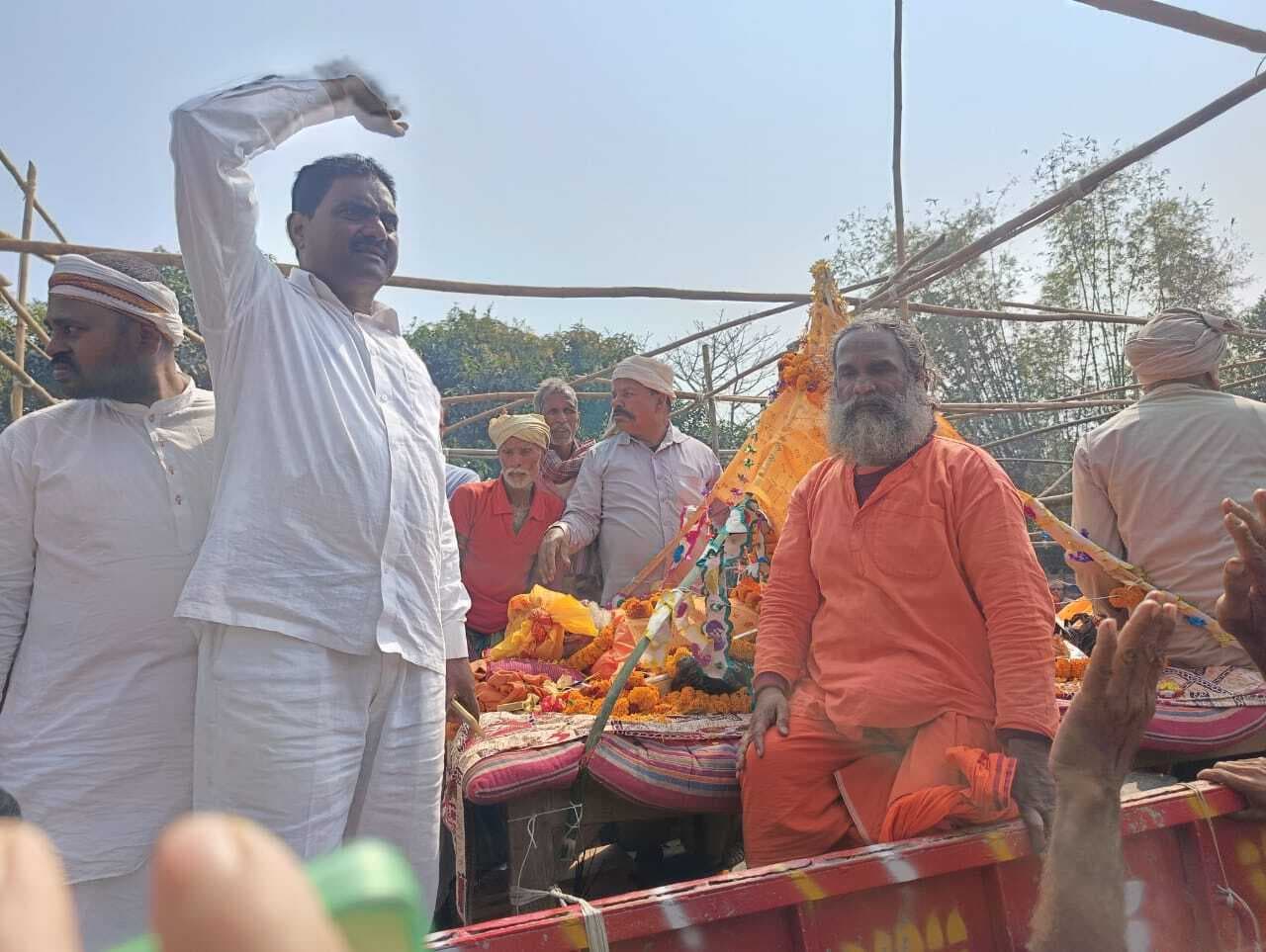 सड़क हादसे में घायल राजेन्द्र बाबा के निधन से गोकुलपुर में शोक