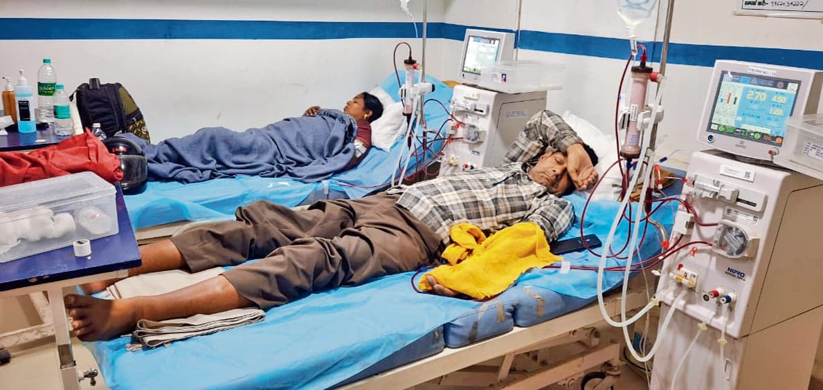 Chhapra News : सदर अस्पताल में हर दिन चार शिफ्ट में सौ से अधिक मरीजों का किया जा रहा डायलिसिस