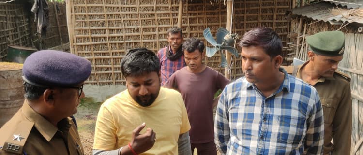 पांच लोगों को कुचलकर मारने का आरोपी अबतक फरार, पुलिस ने चिपकाया इश्तेहार