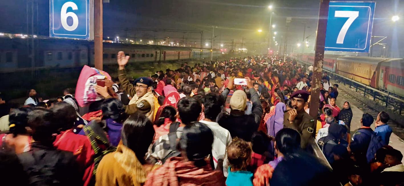 Chhapra News : महाकुंभ अब समाप्ति की ओर, लेकिन श्रद्धालुओं की भीड़ कम नहीं