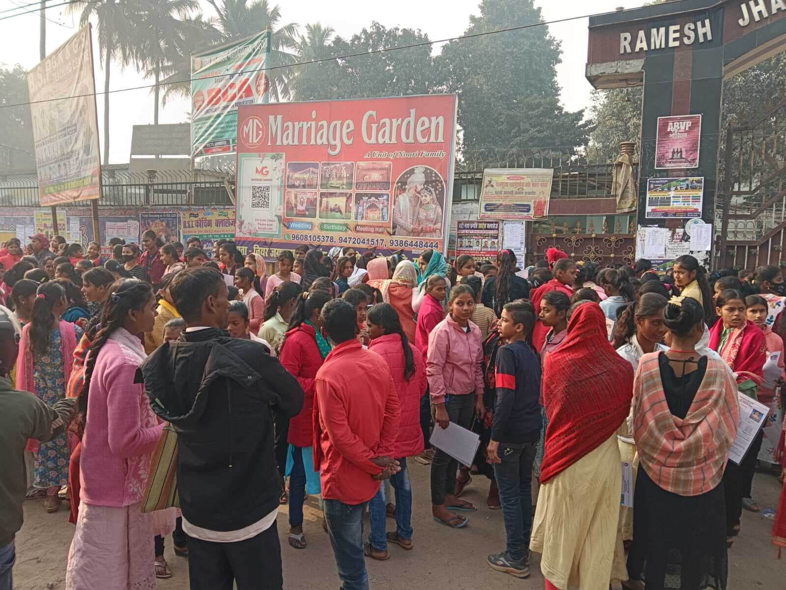 मैट्रिक परीक्षा के छठे दिन अंग्रेजी विषय की हुई परीक्षा