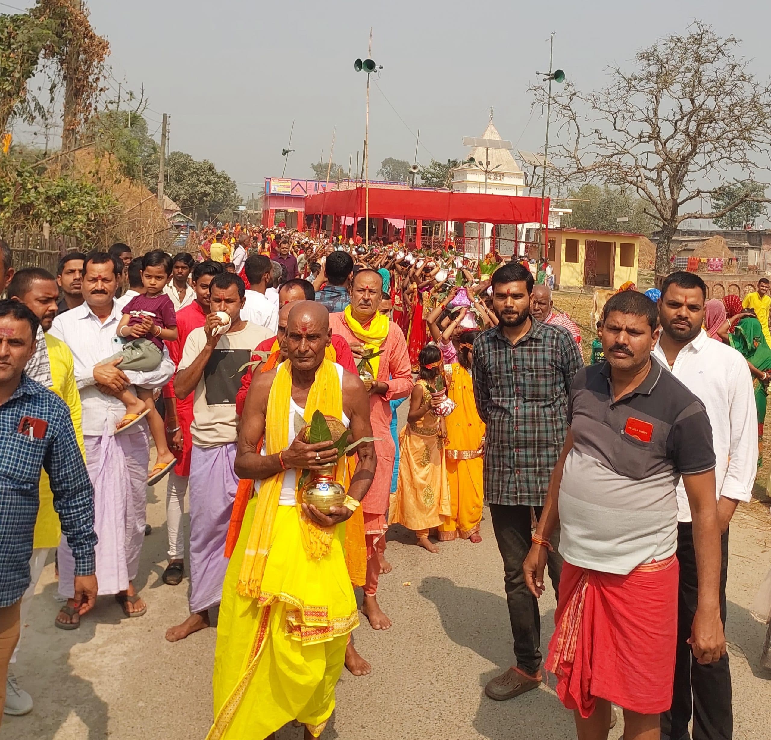 शिवलिंग की स्थापना को लेकर निकाली कलश यात्रा