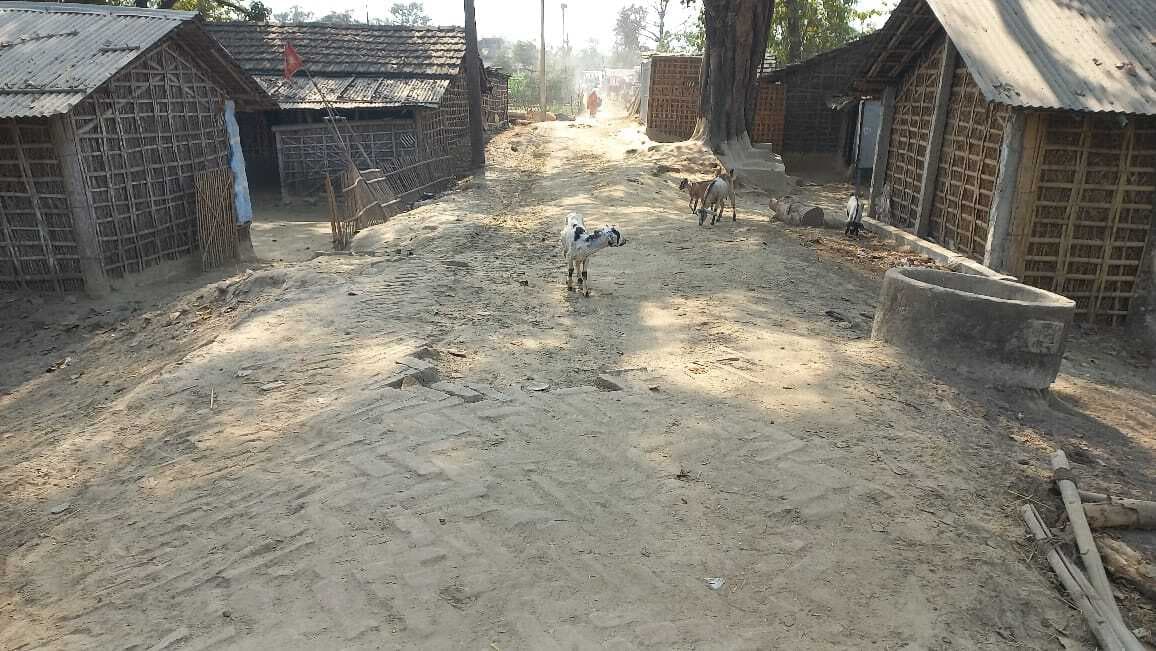 दो पंचायतों को जोड़ने वाली पचास वर्ष पुरानी सड़क जर्जर