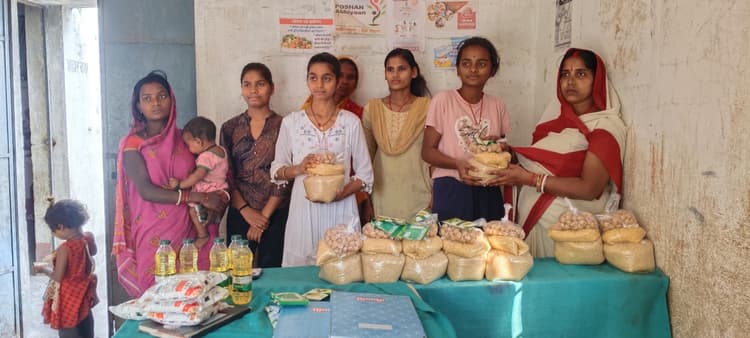 आंगनबाड़ी में लाभुकों के बीच टीएचआर का हुआ वितरण