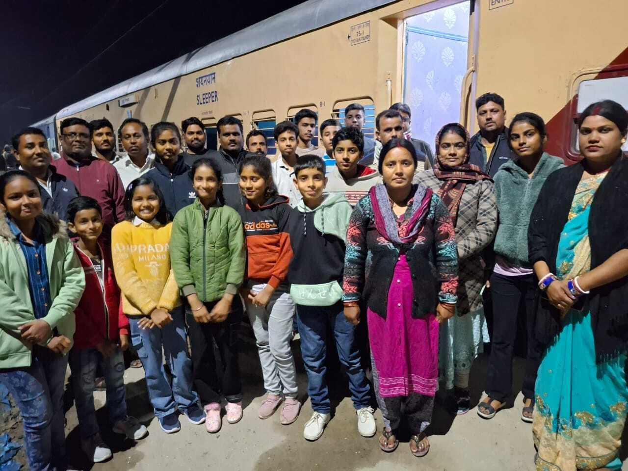 गुरूकुल स्कूल के बच्चे प्रांतीय प्रश्न मंच प्रतियोगित में भाग लेने के लिए हुए रवाना