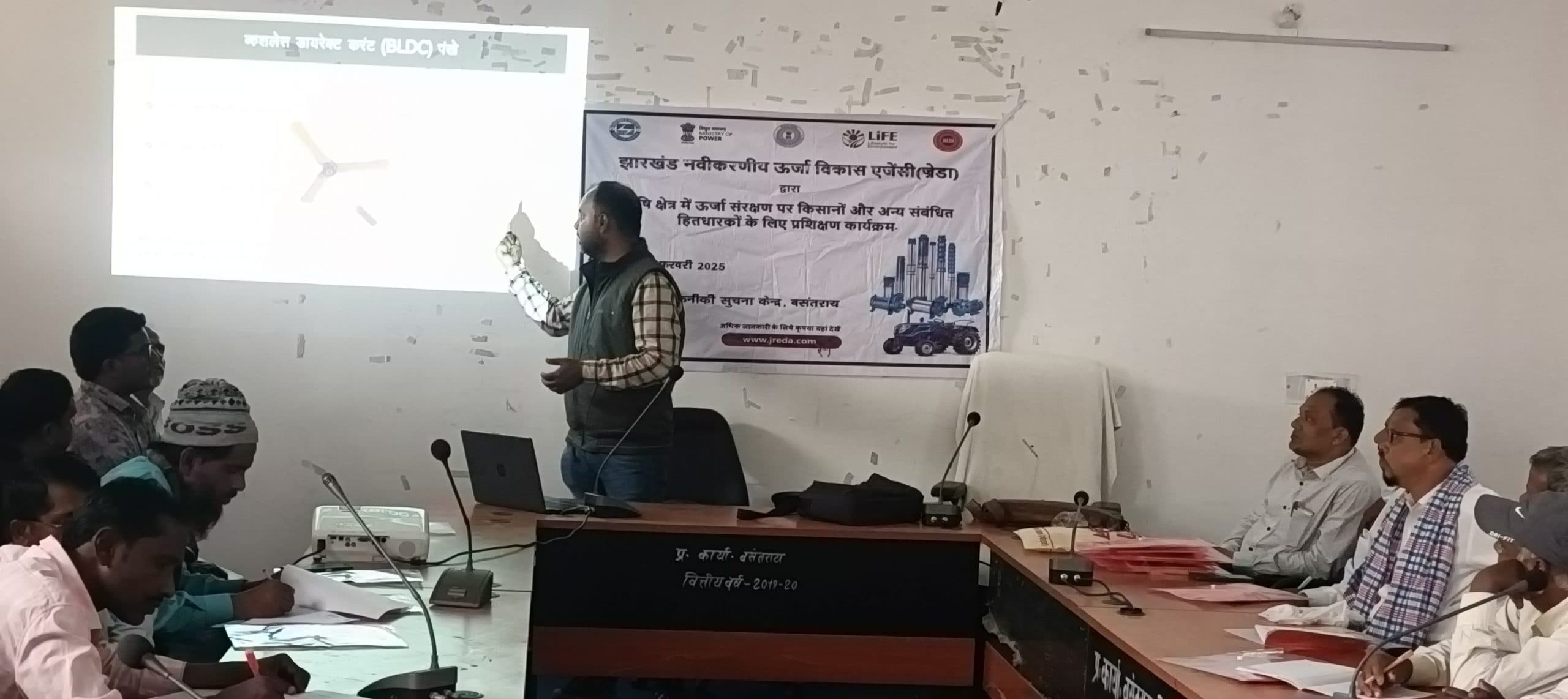 ऊर्जा व जल संरक्षण को लेकर किसानों को किया जागरूक