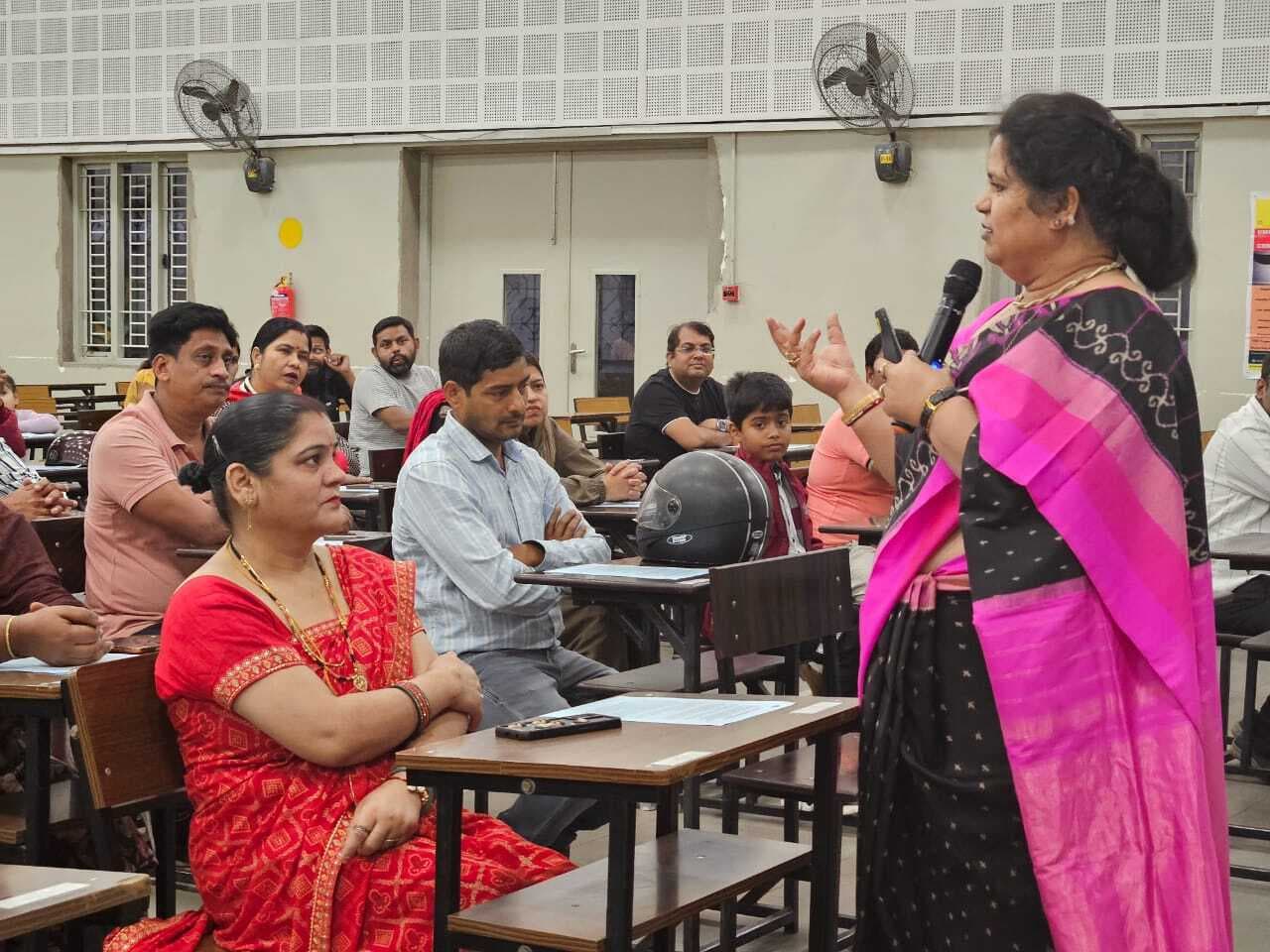 Jamshedpur news. केएसएमएस में अभिभावकों को दिया गया गुड पैरेंटिंग के टिप्स