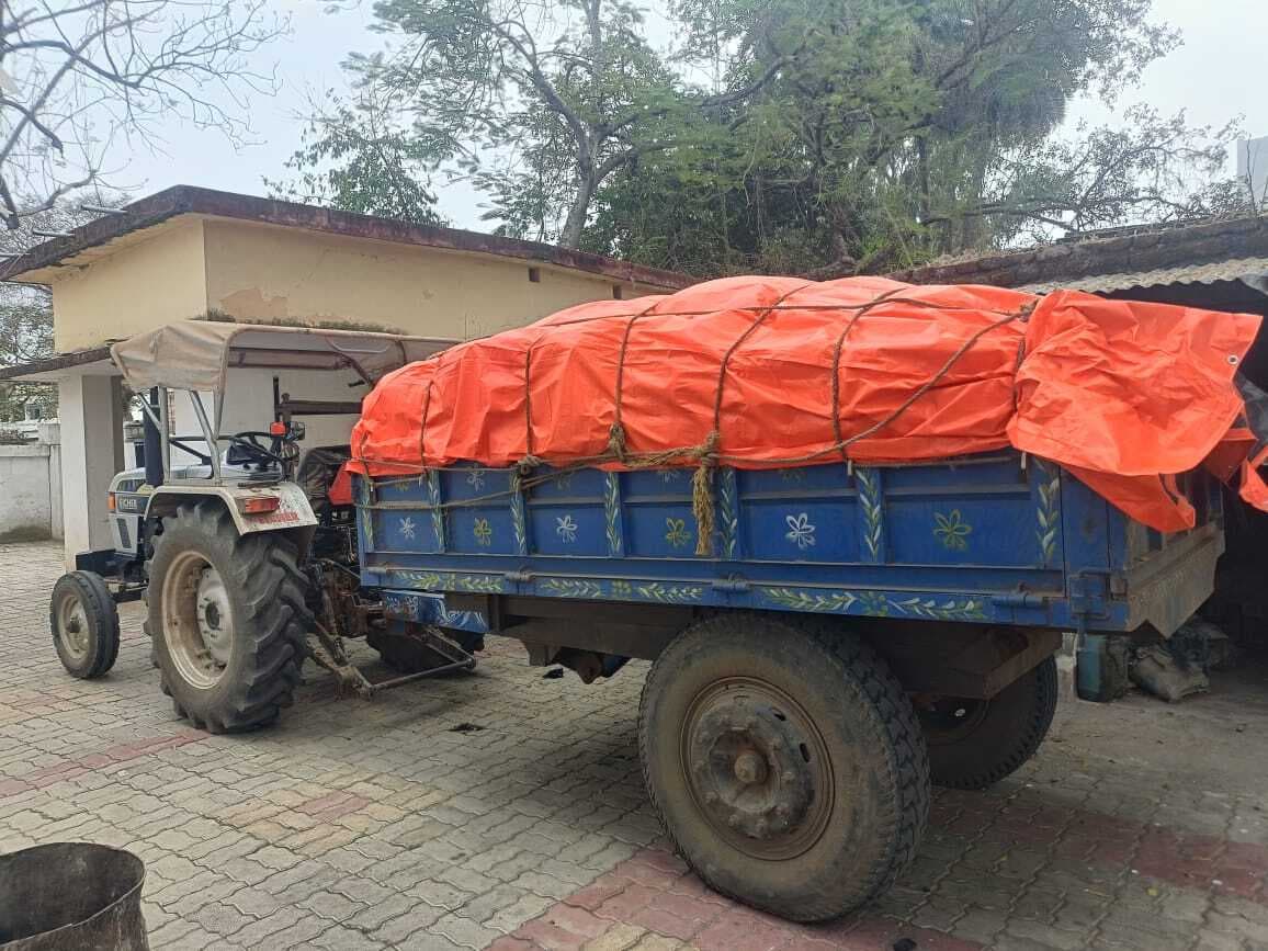 वन विभाग की टीम ने कोयला लदे ट्रैक्टर किया जब्त