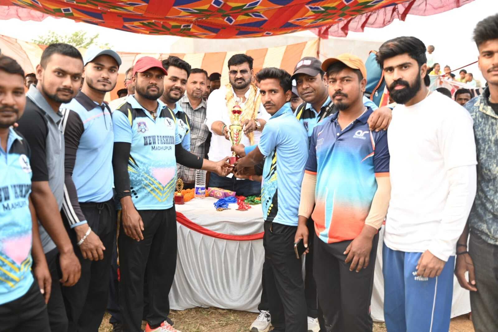 क्रिकेट में बादशाह इलेवन ने सफेद इलेवन संघरा को हराया