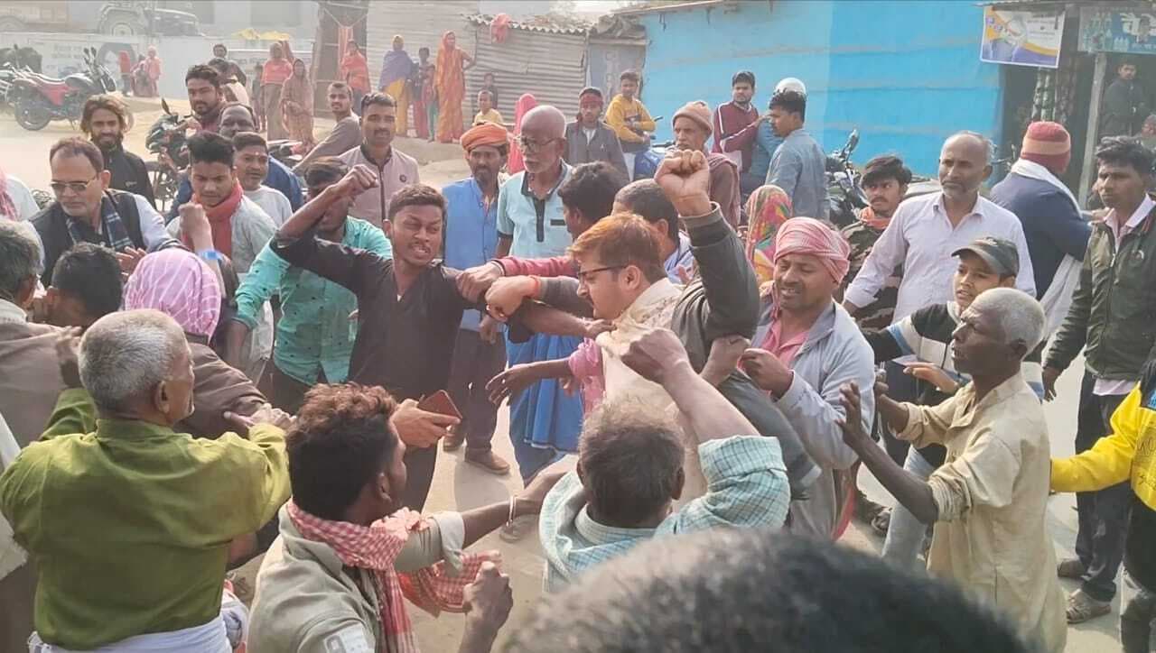 Madhubani News : अनियंत्रित वाहन की ठोकर से मवेशी की मौत, वृद्ध महिला जख्मी