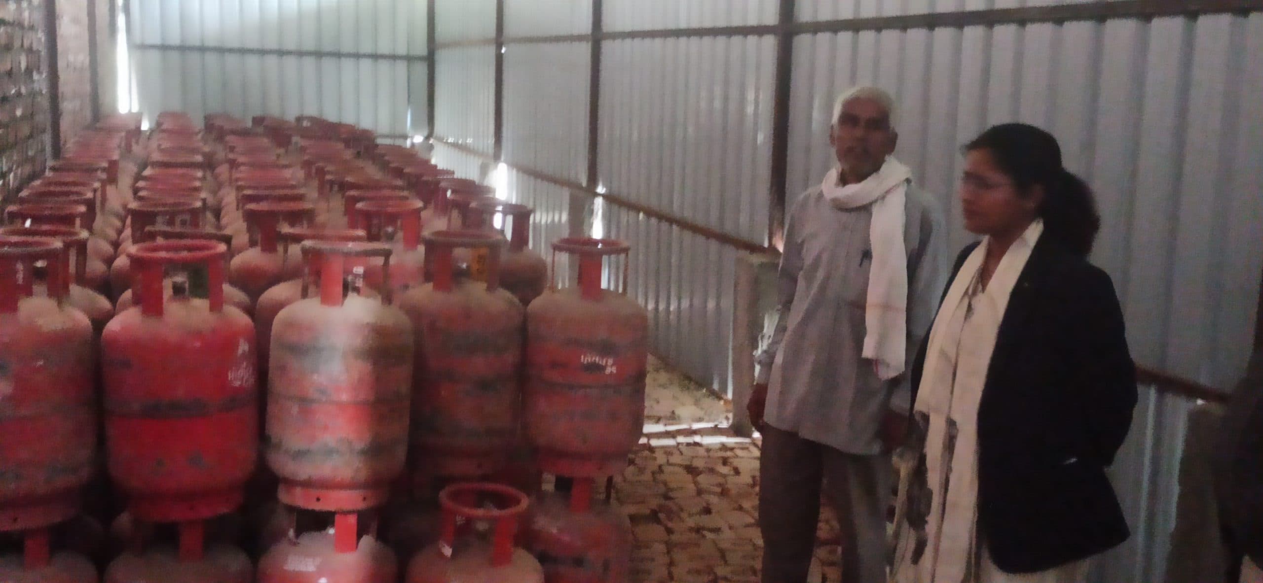 Madhubani News : सीओ ने गैस गोदाम की जांच