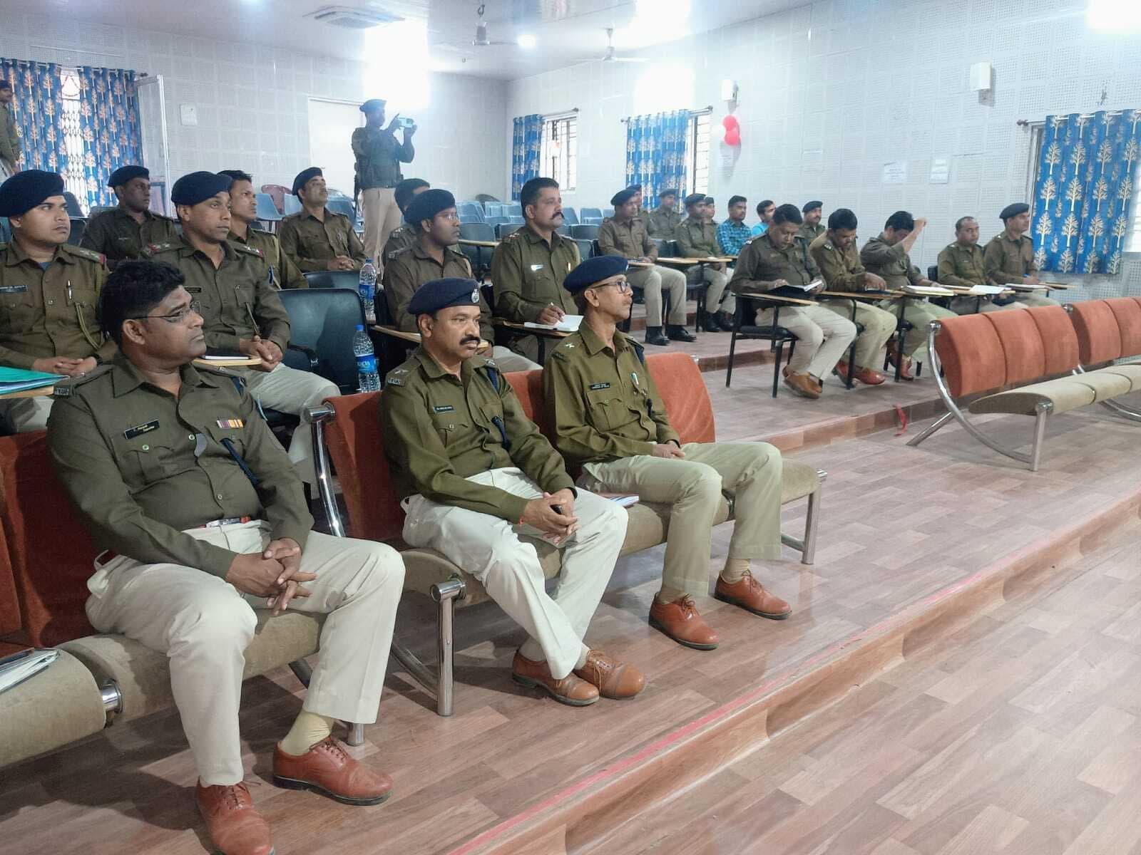 शहर में अपराध नियंत्रण के लिए टाइगर मोबाइल का बनायें दो टीम : एसपी