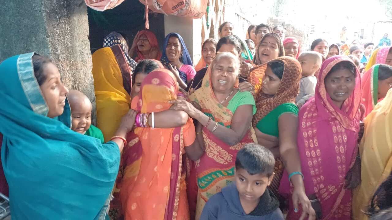 शव मोजाहिदपुर पहुंचते ही परिजनों में मचा कोहराम