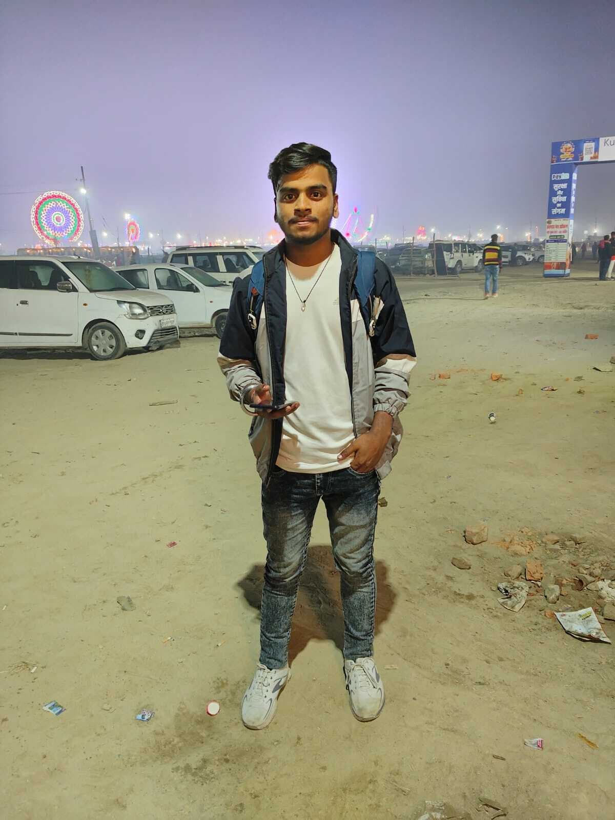 Jamshedpur News : खिड़की में फंदे से लटका मिला युवक का शव, प्रेमिका के पिता पर लगा यह आरोप