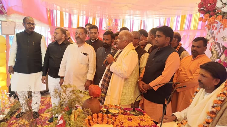 ग्रामीण विकास मंत्री श्रवण कुमार पहुंचे छोटी बलहा, शिव पुराण कथा में ली शिरकत