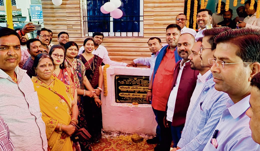 hajipur news. सभापति ने टेंपो स्टैंड में डिलक्स शौचालय का किया उद्घाटन