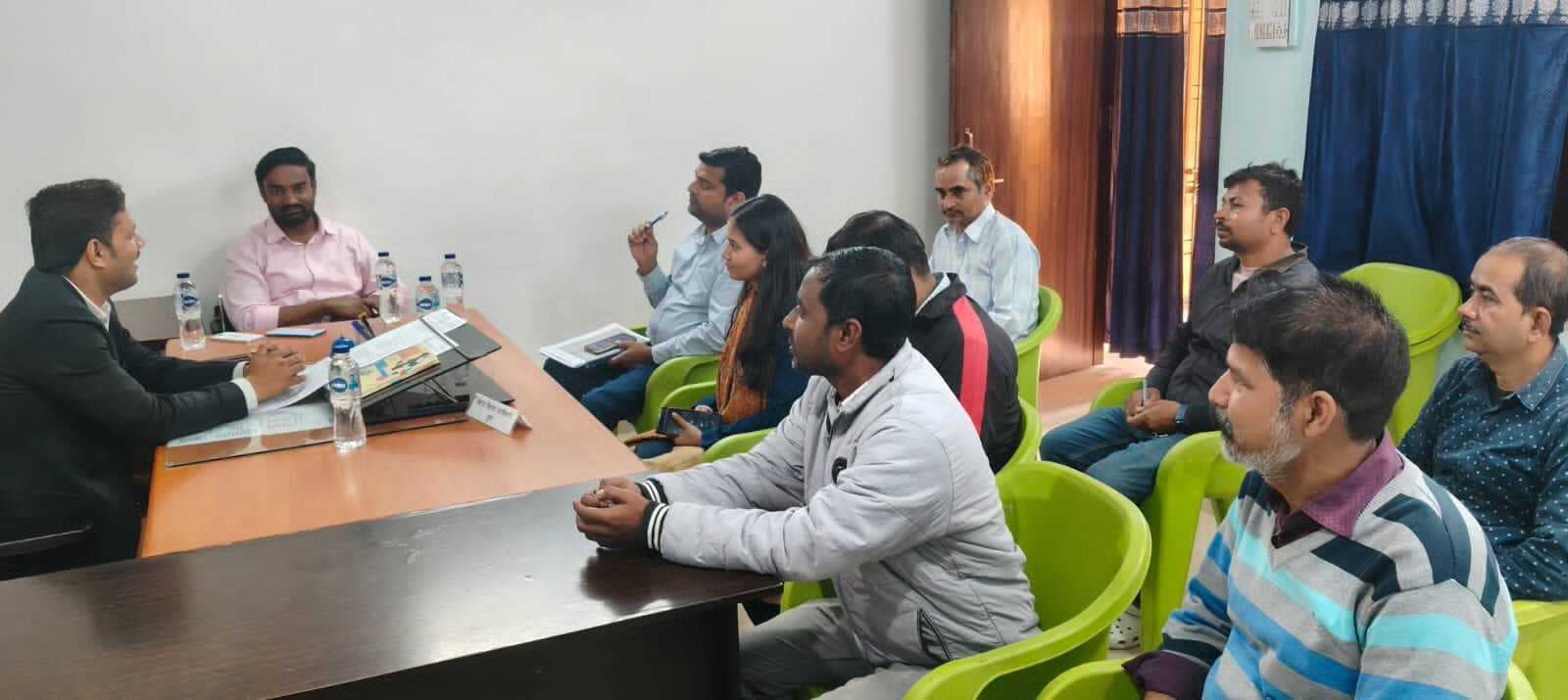 बख्शे नहीं जायेंगे गलती करने वाले आवास सहायक : निदेशक