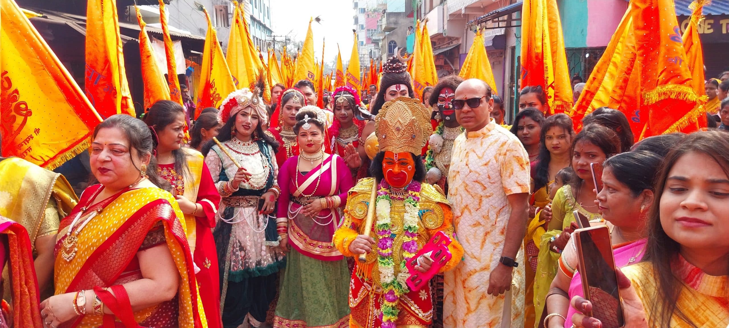 Seraikela News : हारे का सहारा, खाटू श्याम हमारा... के जयकारों संग सरायकेला में निकली निशान यात्रा