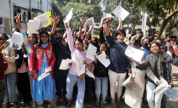 ली राहत की सॉंस, मैट्रिक के अहम विषयों की परीक्षा समाप्त