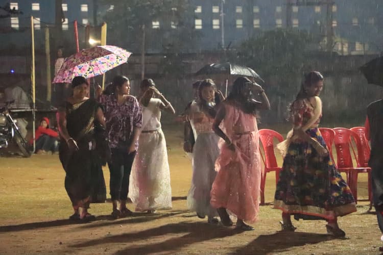 Jamshedpur News : ग्रामीण इलाकों में ओलावृष्टि, शहर में हुई रिमझिम बारिश