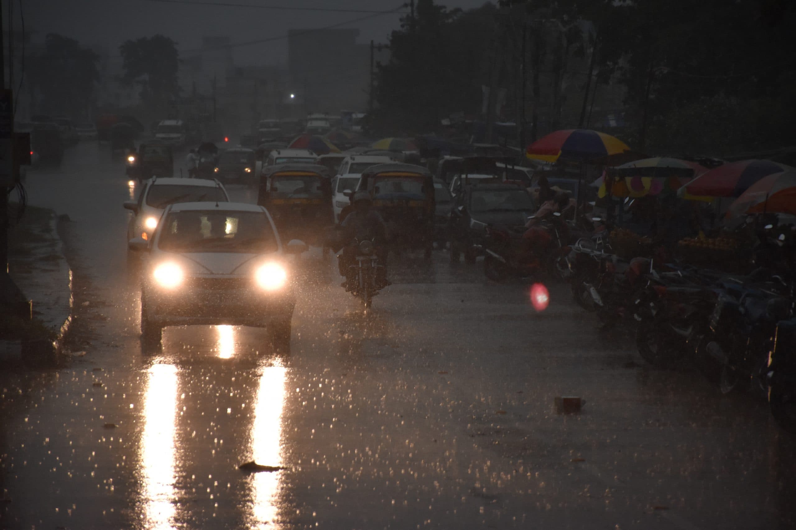 बेमौसम बारिश ने बढ़ा दी है किसानों की चिंता