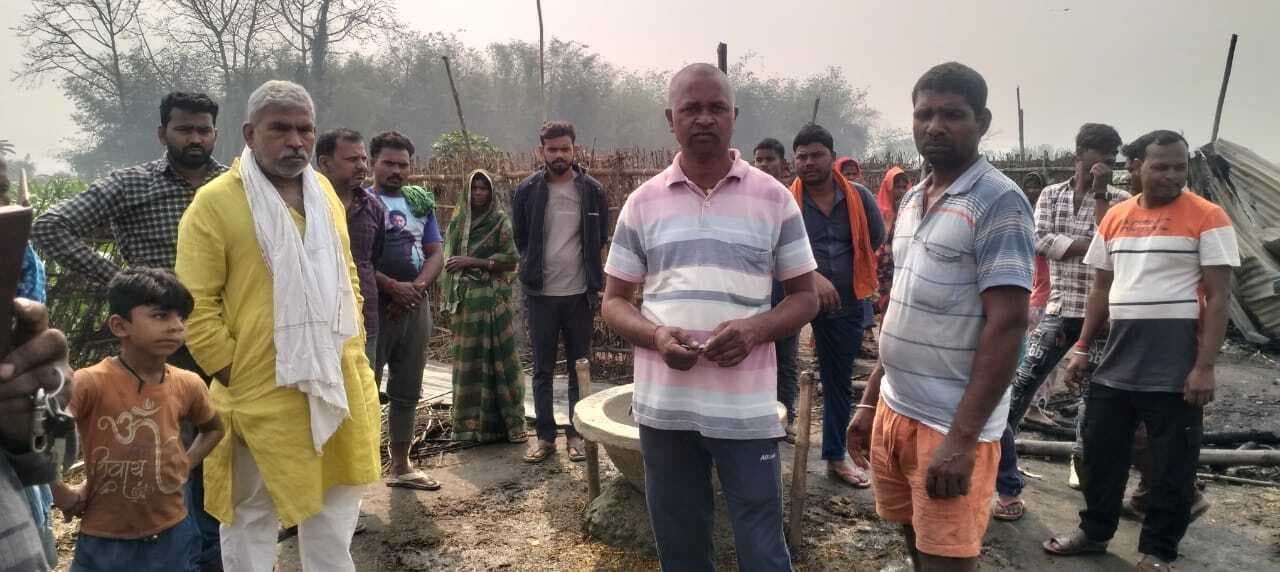 अगलगी में सामान सहित छह घर सहित मवेशी जलकर राख