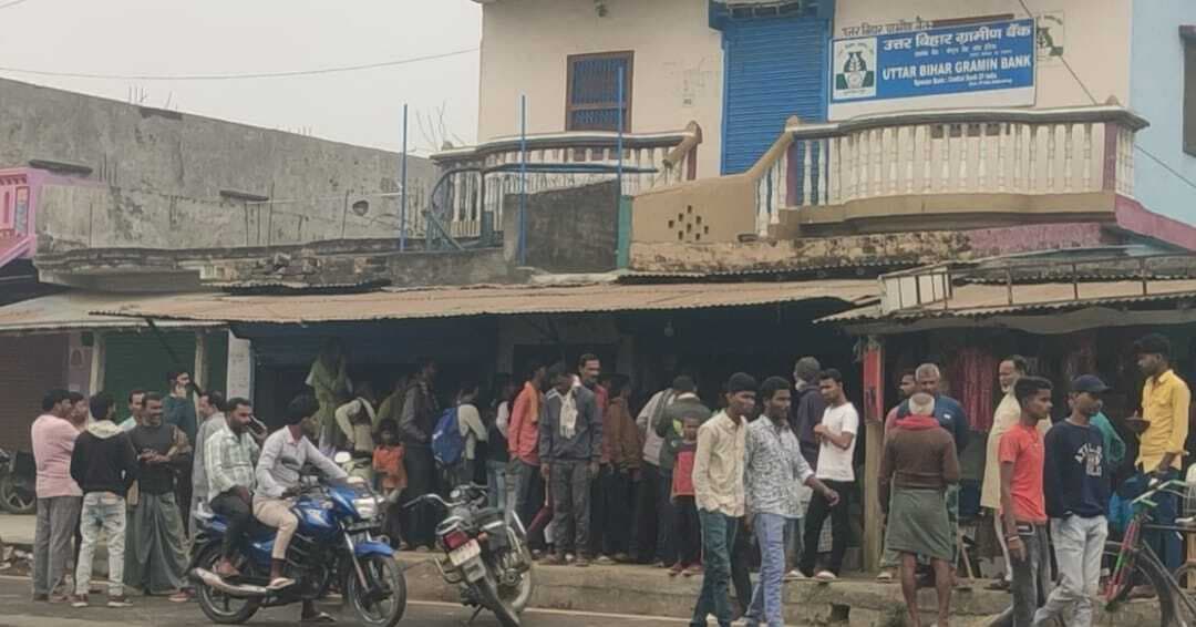 दुकान का ताला तोड़ चोरों ने की पांच लाख के सामानों की चोरी, सीसीटीवी में चोरी की वारदात हुई कैद