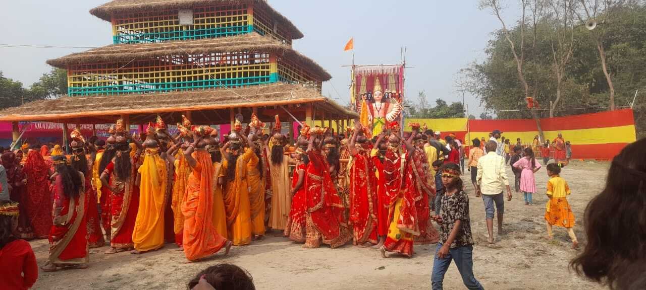 श्रीश्री 108 महाविष्णु यज्ञ को लेकर निकाली गयी कलश यात्रा