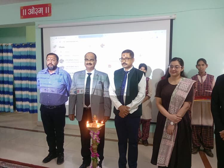 Deoghar News : पढ़ाई के साथ मौलिक अधिकार व कर्तव्यों का ज्ञान जरूरी : पीडीजे