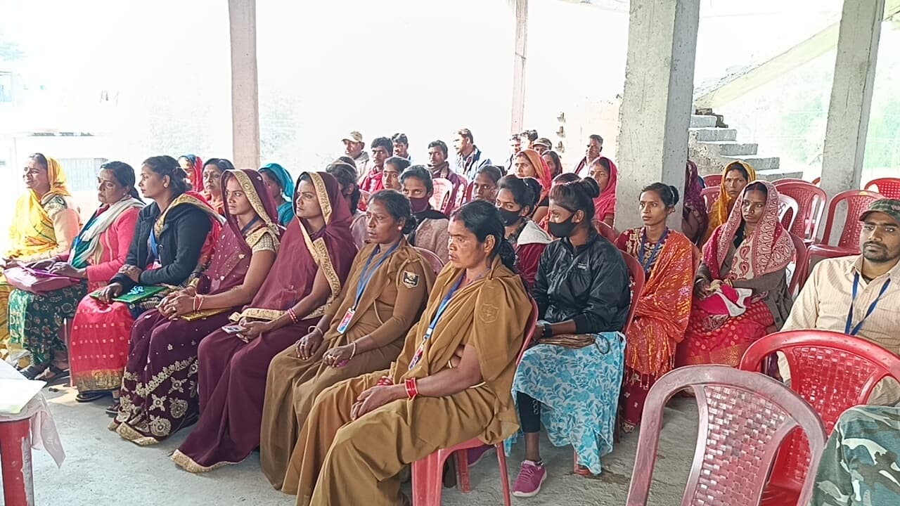 ग्राम रक्षा दल सह पुलिस मित्रों की हुई बैठक