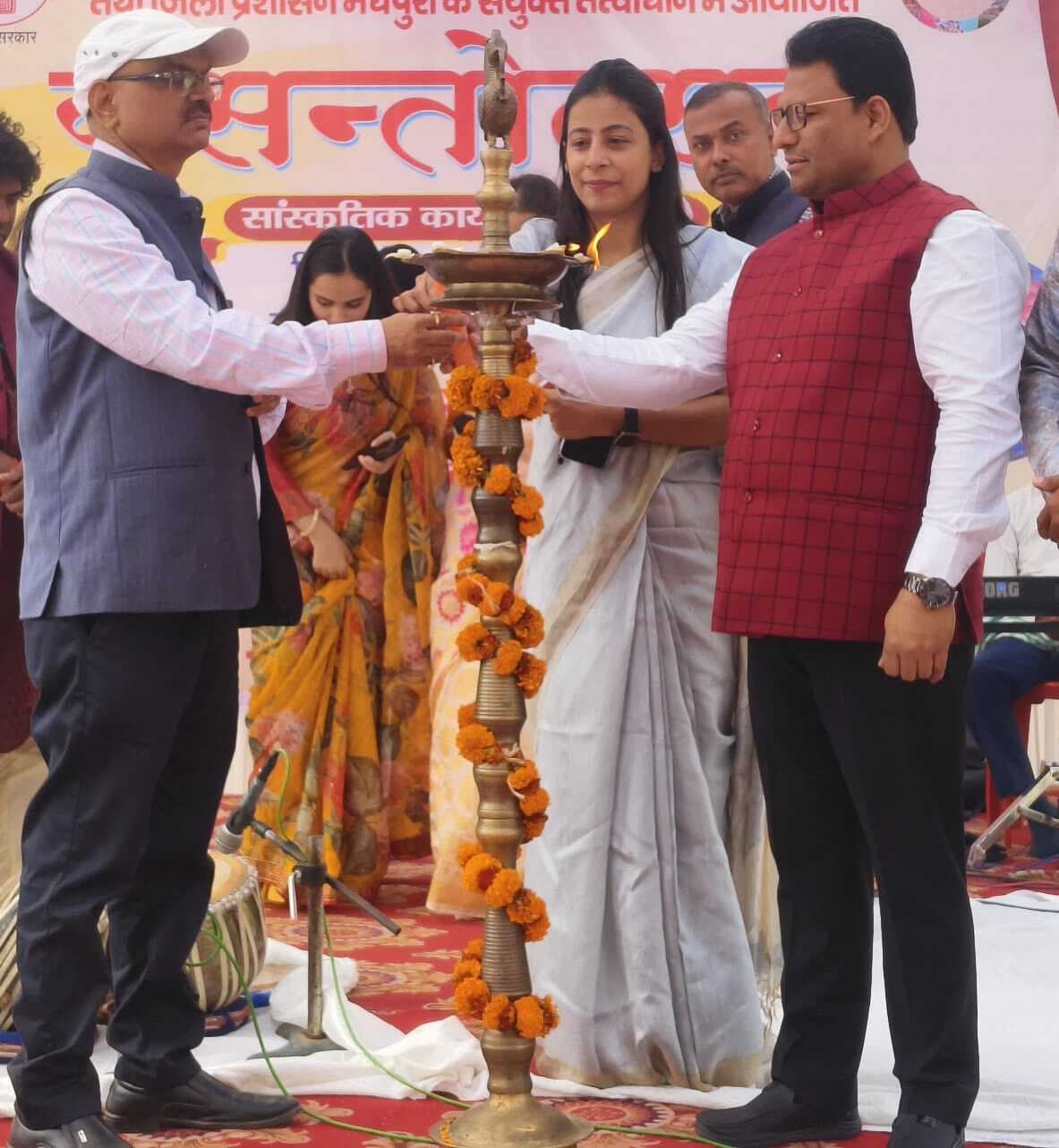 कला वह माध्यम है, जो एक कलाकार के लिए उसके जीवन में भर देता है रंग