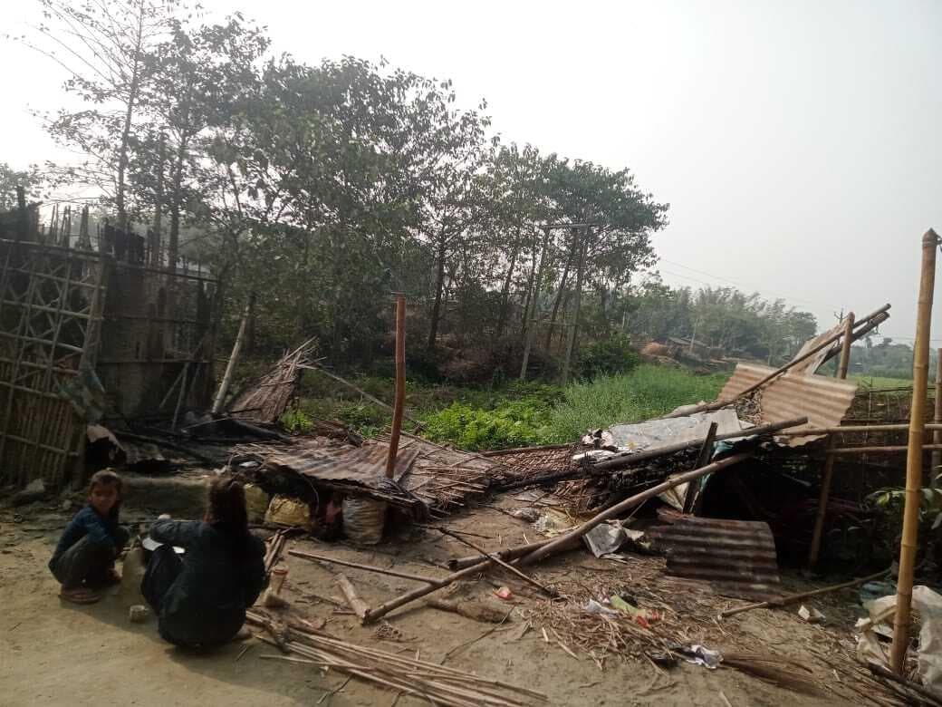 शॉर्ट सर्किट से दो घर जले, हजारों की क्षति